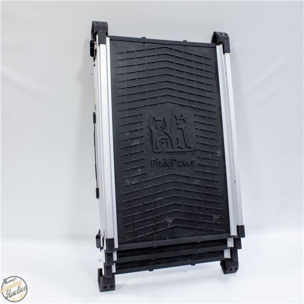 PIXIEPAWS TELESCOPTING PET RAMP