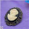 Image 1 : VINTAGE BLACK VICTORIAN STYLE CAMEO PENDENT/BROOCH