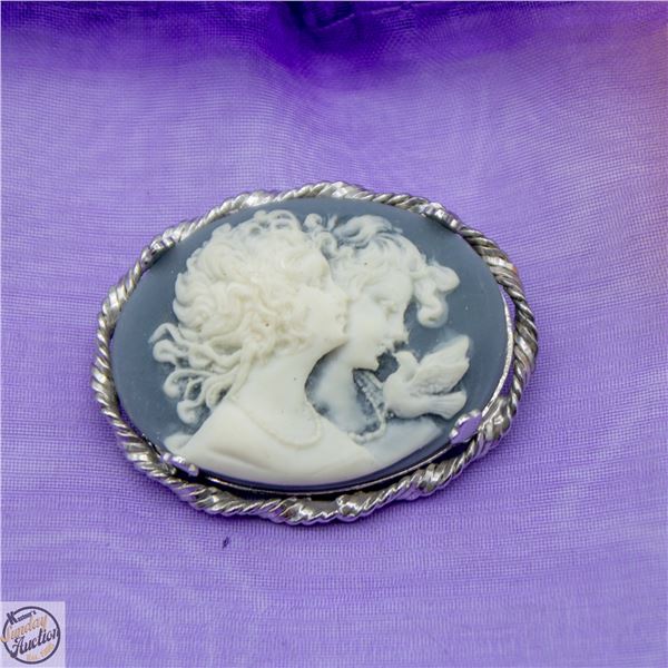 VINTAGE BLUE LADIES CAMEO BROOCH