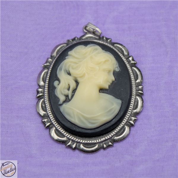 VINTAGE BLACK VICTORIAN CAMEO PENDENT