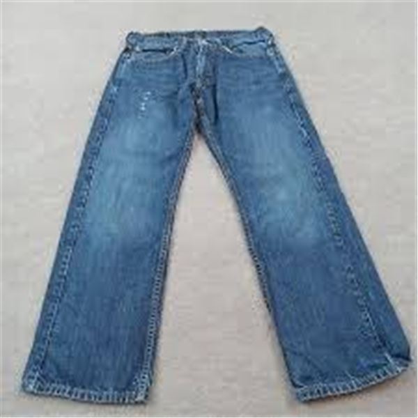 NEW LEVIS CLASSIC JEANS 32 X 30
