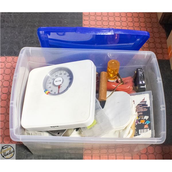 CONTAINER OF RANDOM STUFF