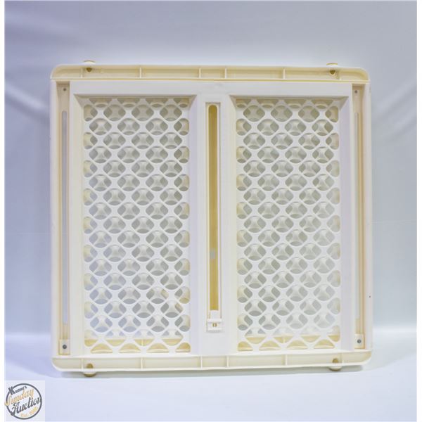 PRESSURE MOUNTED SAFETY GATE