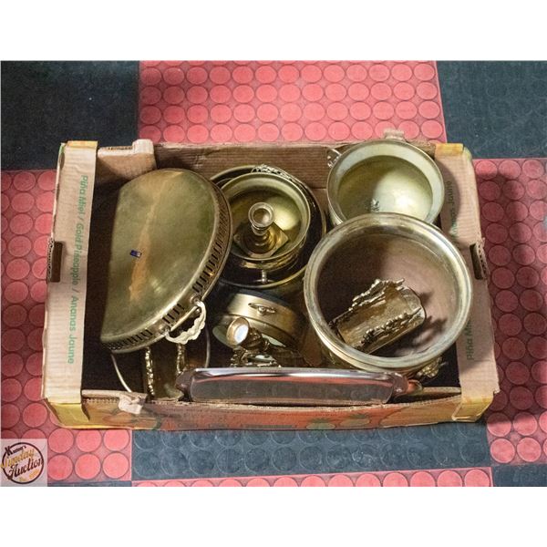 LOT OF BRASS DÉCOR