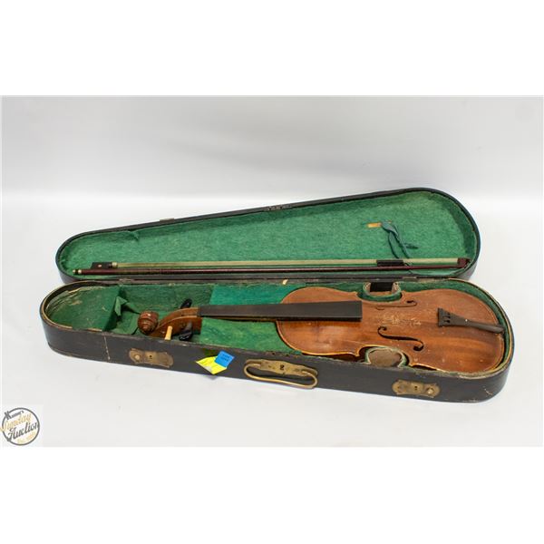 VINTAGE VIOLIN IN CASE (NEEDS REPAIRS)