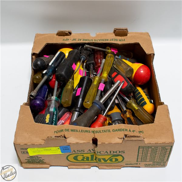 TRAY OF 50+ VARIOUS SCREW DRIVERS