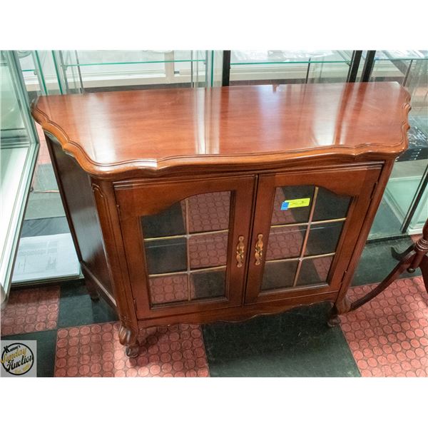 VINTAGE SMALL CURIO CABINET 40"X30"X21"