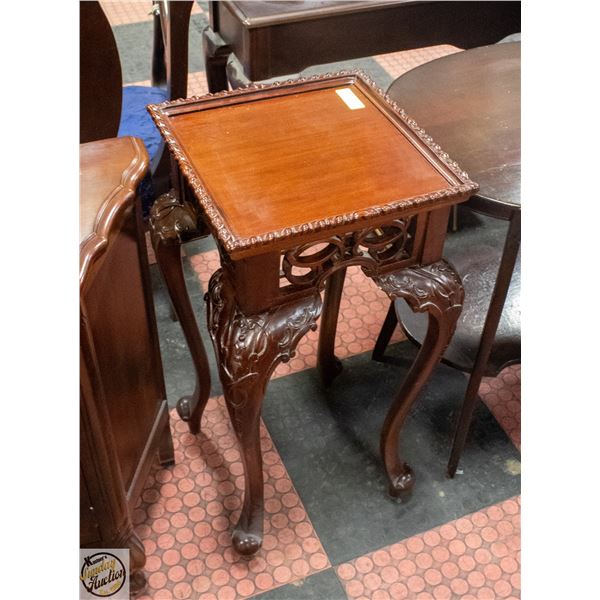 VINTAGE THE KINGSWOOD COLLECTION FLORAL CARVED