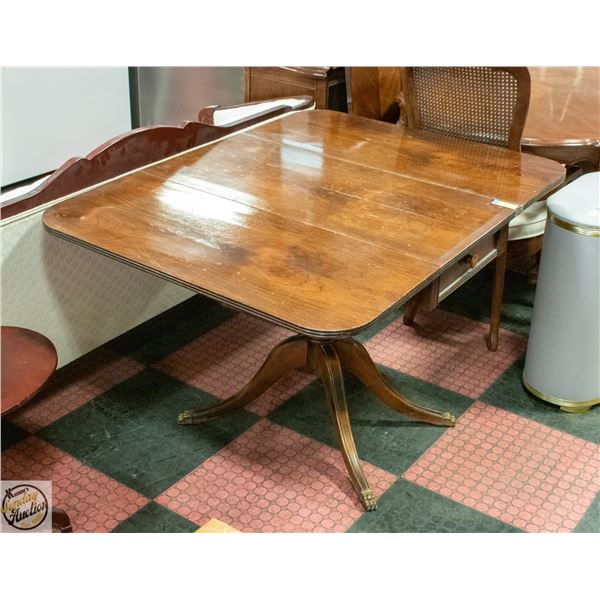 ANTIQUE REGENCY MAHGANY 4 SEATER DININ TABLE