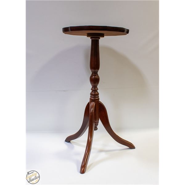 VINTAGE BOMBAY VICTORIAN STYLE PLANT STAND