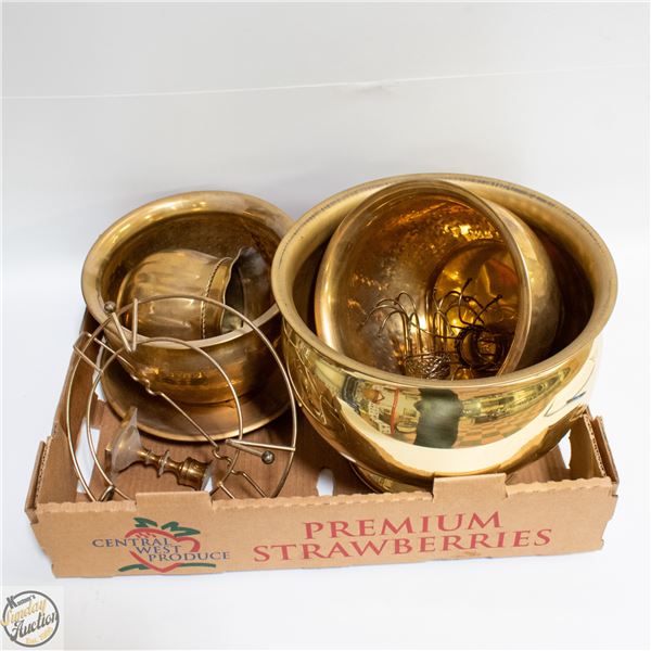 LOT OF VINTAGE BRASS DÉCOR