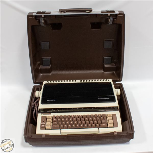 VINTAGE ULTRASONIC SMITH-CORONA TYPE WRITER IN