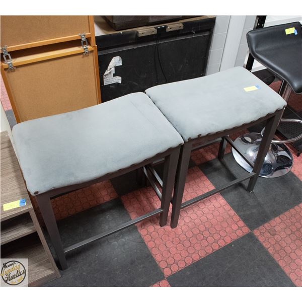 PAIR OF GREY BARSTOOLS