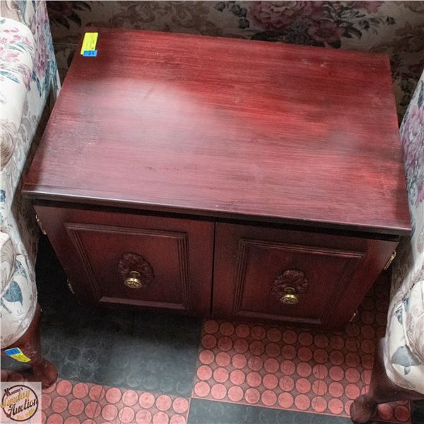 SMALL WOOD 2 DOOR CABINET 20"H 24"W 16"D