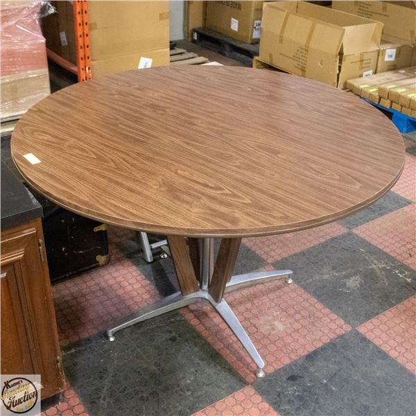 VINTAGE ROUND TABLE WITH METAL LEGS 29"X47"