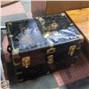 Image 1 : VINTAGE STEAMER TRUNK