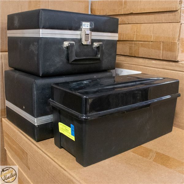 LOT OF VINTAGE CD CASE HOLDER WITH CDS