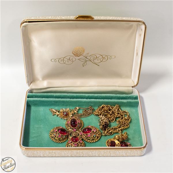 JEWERLY BOX WITH VINTAGE JEWERLY