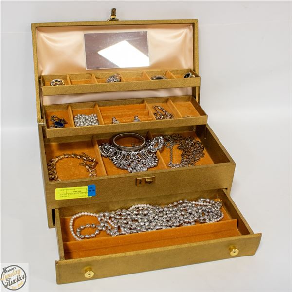 JEWERLY BOX WITH VINTAGE JEWERLY
