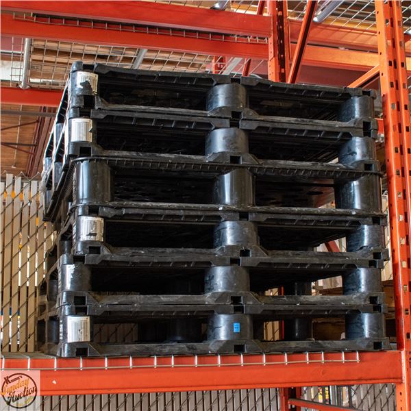 STACK WITH 6 HEAVY DUTY PLASTIC PALLETS