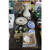 Image 1 : Collector Plates, Pitcher, Small Vase, Décor