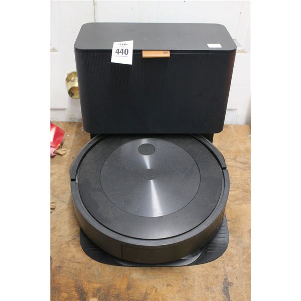 Roomba Robot Vac w/Docking Station