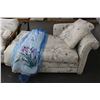 Image 1 : Beige Cloth Floral Chaise