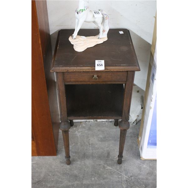 Mahogany Pedestal Table w/Drawer