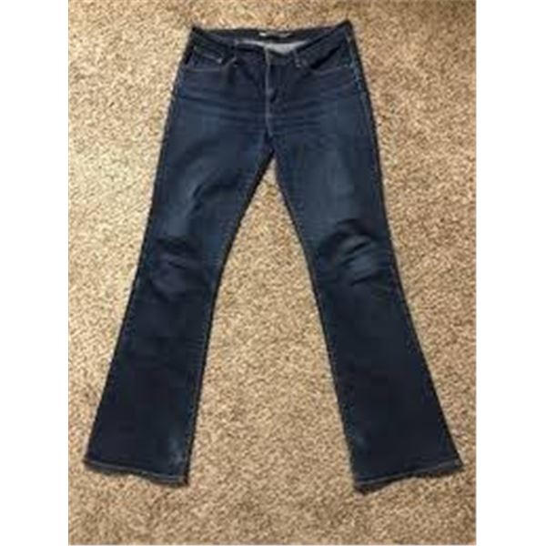NEW LEVIS CLASSIC JEANS SIZE 31 X 30