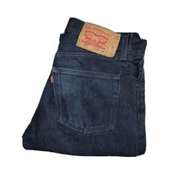 NEW LEVIS CLASSIC JEANS SIZE 32 X 30