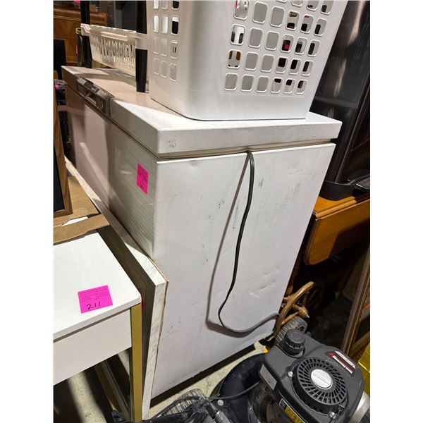 Freezer 31 1/2" x 24" x 34 1/4" guaranteed working