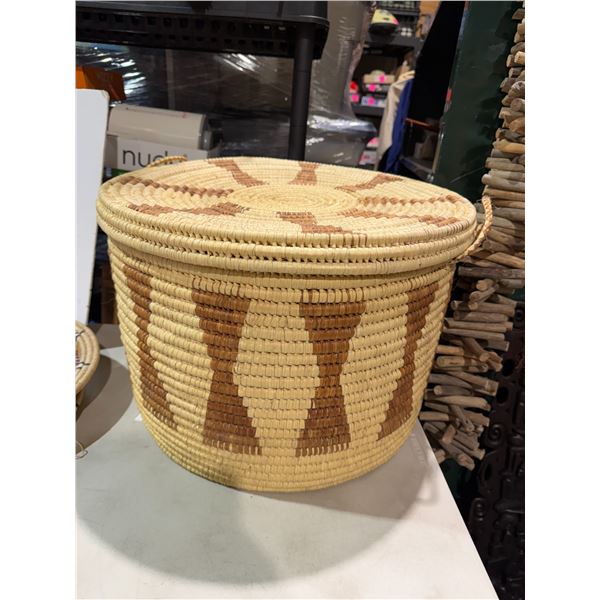 Weaved basket