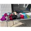 Image 1 : Medium clothing lot