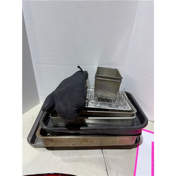 Kitchen pans and oven mitts