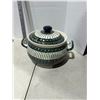 Image 1 : Lidded pottery container