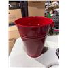 Image 1 : Tin bucket