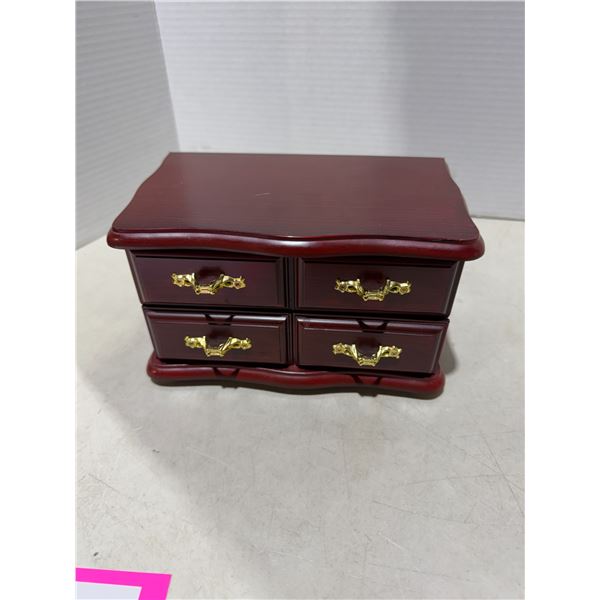 Jewelry box