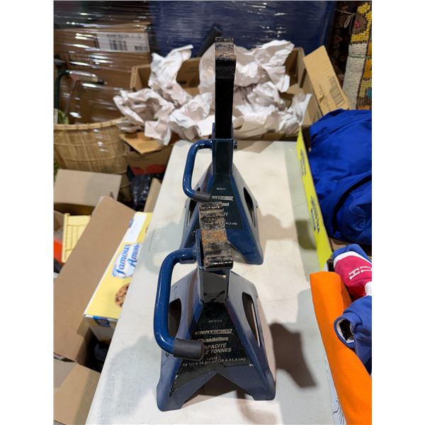 2 10 capacity Jacks