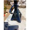Image 2 : 2 10 capacity Jacks