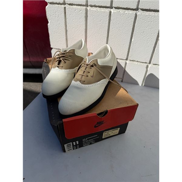 Women's Nike golf shoes size 9 1/2 two-tone, beige and white