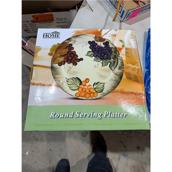 Round serving platter