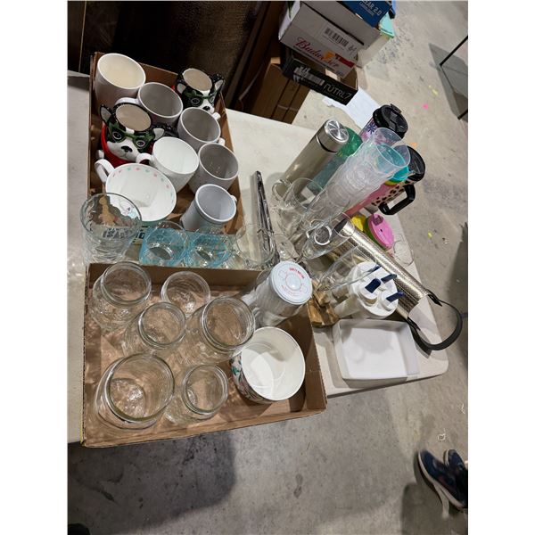 Assorted kitchen items