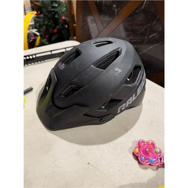 Adult RALEIGH helmet size 58–61 cm