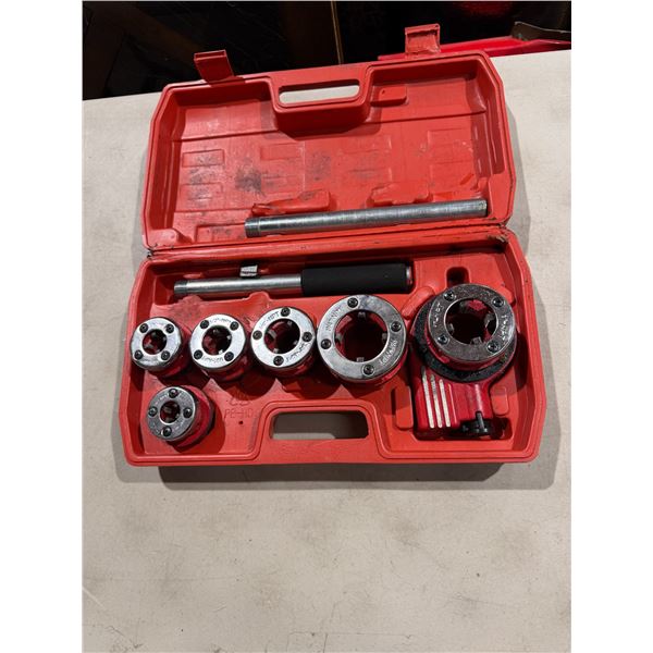 Ratchet, ratcheting pipe threader