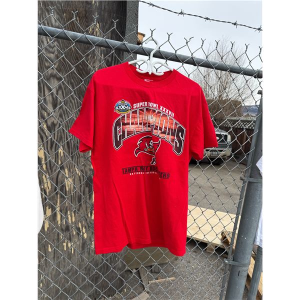Super Bowl XXXVII T-shirt size large?
