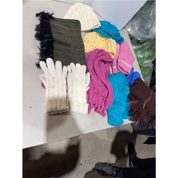 Toques scarves mitts