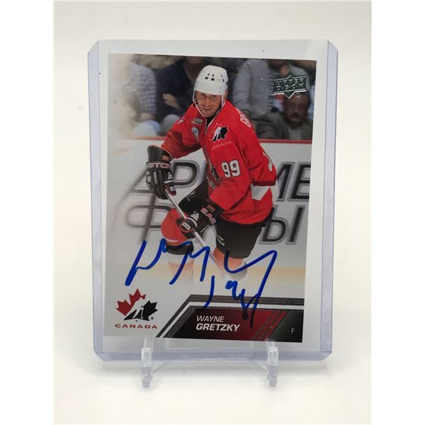 WAYNE GRETZKY SIGNED TRADING CARD