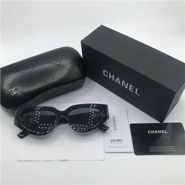 DESIGNER INSPIRED SUNGLASSES WITH ACCESSORIES