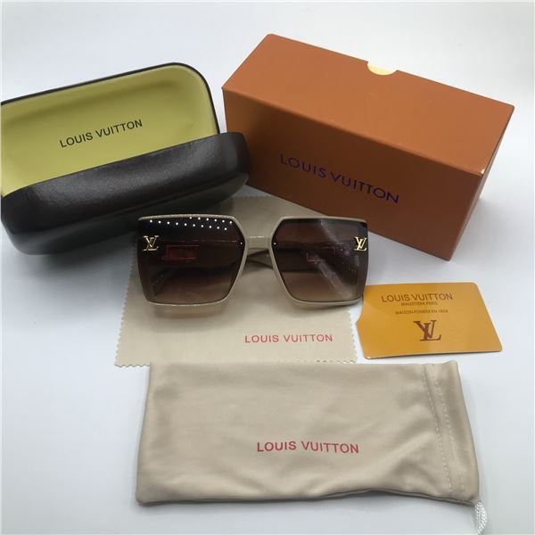DESIGNER INSPIRED SUNGLASSES WITH ACCESSORIES