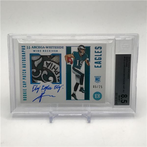 2019 PANINI ENCASED FOOTBALL J.J ARCEGA-WHITESIDE SIGNED AND INSCRIBED PATCH ROOKIE CARD 5/25